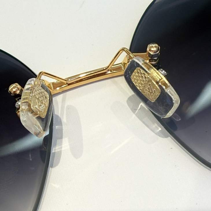 Picture of Louis Vuitton Sunglasses _SKUfw77095919fw